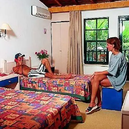 Club Tropical Hotell 3*